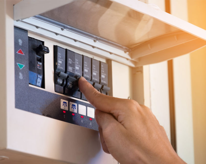 Mga bahin sa usa ka circuit breaker.